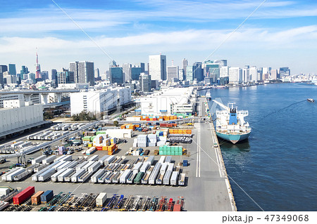 コンテナの並ぶ港 コンテナの並ぶ港 47349068