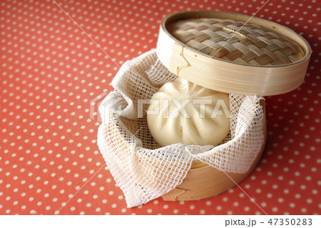 豚まんと蒸籠 47350283