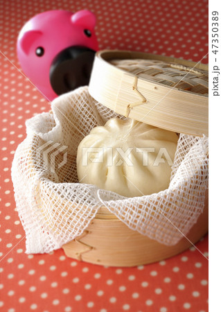 豚まんと蒸籠とブタ 47350389