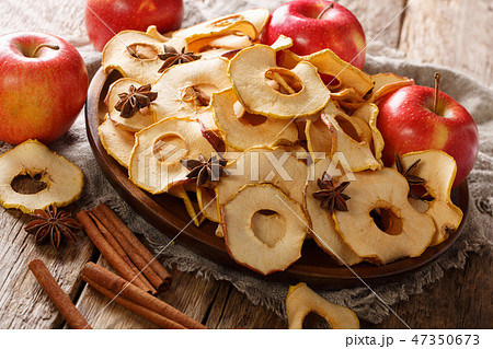 Organic chips from fresh apples close-up 47350673