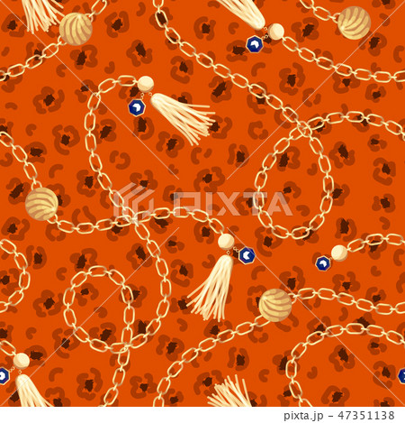Seamless pattern with gold chains and leopard orange spots. 47351138