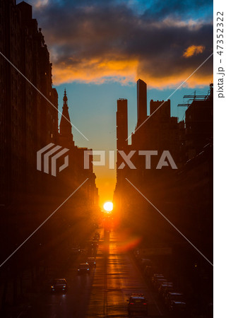 New York Reverse Manhattanhenge ,日の出マンハッタンヘンジ New York Reverse Manhattanhenge ,日の出マンハッタンヘンジ 47352322