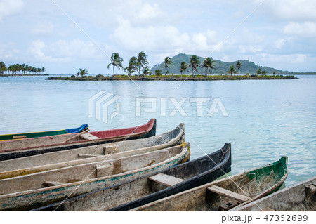 wooden boats, canoe Guna Yala, San Blas Islands - wooden boats, canoe Guna Yala, San Blas Islands - 47352699