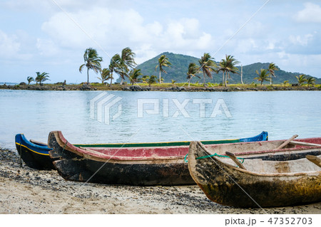 wooden boats, canoe boat - Guna Yala, San Blas wooden boats, canoe boat - Guna Yala, San Blas 47352703