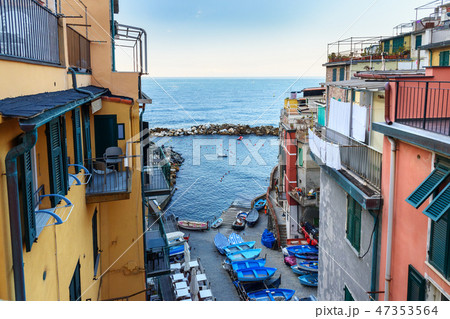 narrow street with boats and sea in Riomaggiore 47353564