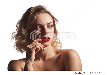 Closeup of naked beautiful woman posing with closed eyes 47355438