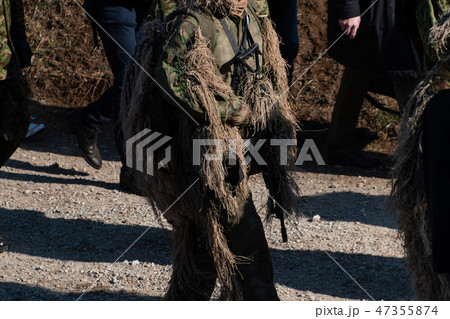 ギリースーツを着た歩兵 ギリースーツを着た歩兵 47355874