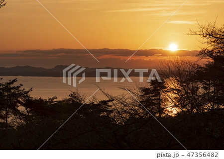 松島 朝日 太陽 朝焼け 日本三景 松島 朝日 太陽 朝焼け 日本三景 47356482