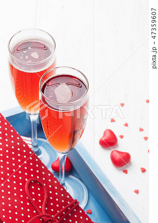 Valentine's day greeting card with champagne Valentine's day greeting card with champagne 47359607