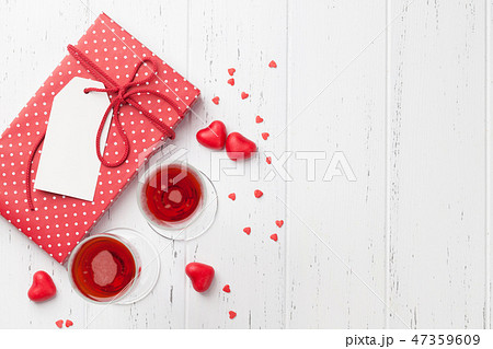 Valentine's day greeting card with champagne Valentine's day greeting card with champagne 47359609