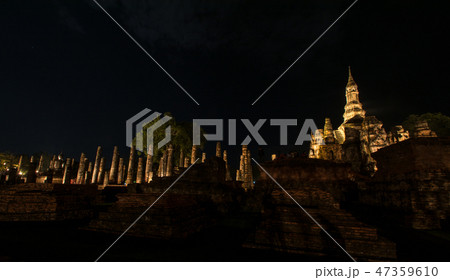 Ancient ruined Wat Mahathat in Sukhothai Ancient ruined Wat Mahathat in Sukhothai 47359610