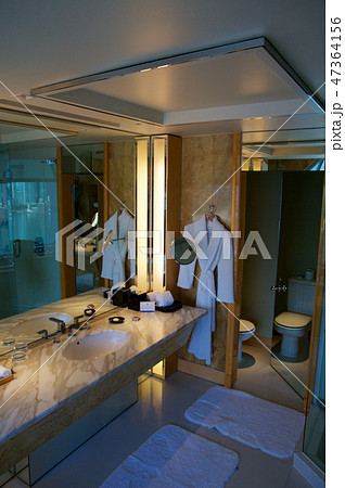SINGAPORE - JULY 23rd, 2016: luxury Hotel room with modern interior, beautiful Large bathroom marble 47364156