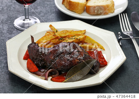 ウサギの赤ワイン煮 ウサギの赤ワイン煮 47364418