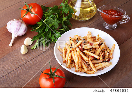 Spicy pasta penne bolognese with vegetables, chili and cheese in tomato sauce. top view Spicy pasta penne bolognese with vegetables, chili and cheese in tomato sauce. top view 47365652