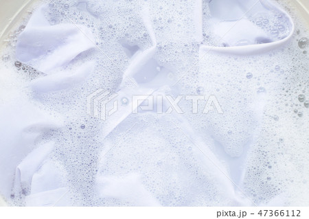Soak cloth before washing, white shirt Soak cloth before washing, white shirt 47366112