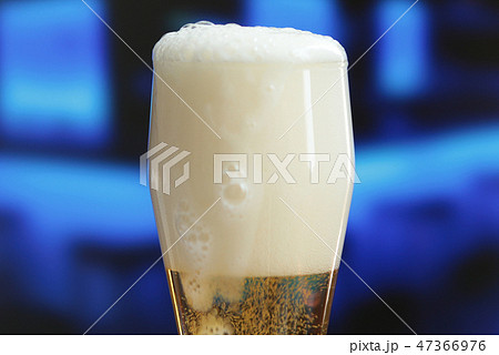 Beer foam and bubbles Beer foam and bubbles 47366976