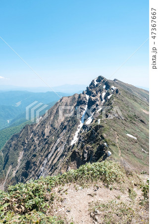 春の谷川岳登山 （一ノ倉岳より谷川岳を望む） 47367667