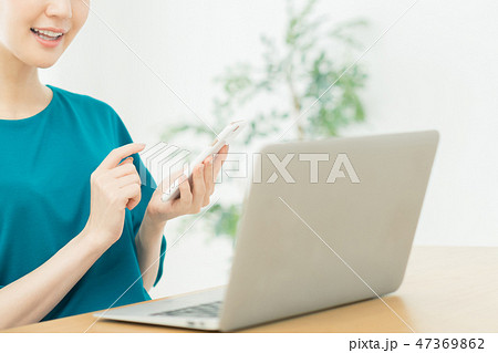 young woman young woman 47369862