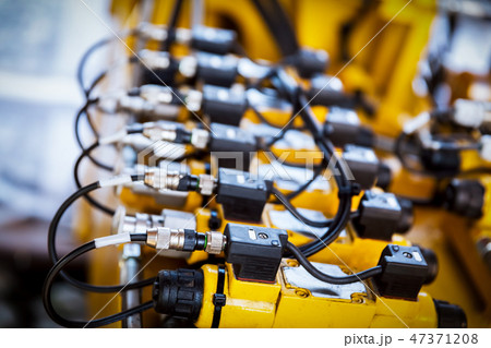 Cables and cords. Electrical device. 47371208