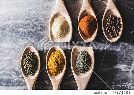 Six wooden spoons with colorful spices Six wooden spoons with colorful spices 47371503