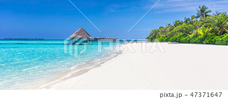 Panorama of wide sandy beach on a tropical island in Maldives, Indian Ocean. Panorama of wide sandy beach on a tropical island in Maldives, Indian Ocean. 47371647