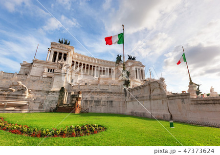 The Altare della Patria monument in Rome, Italy. 47373624