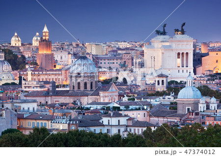 Ultra wide panorama of Rome, Italy. 47374012