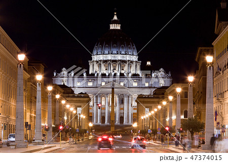 Vatican City. St. Peter's Basilica at night. 47374015