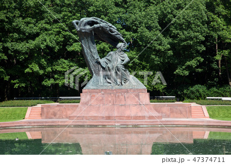 The Chopin Statue in Lazienki Park, Warsaw, Poland. The Chopin Statue in Lazienki Park, Warsaw, Poland. 47374711