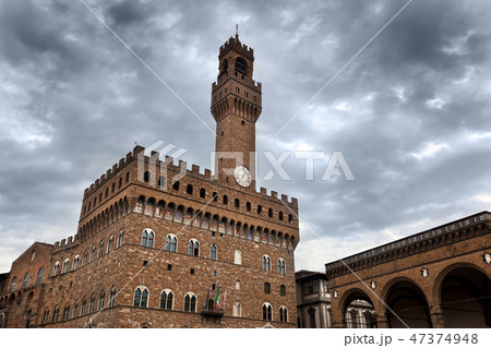 Palazzo Vecchio in Florence, Italy on a cloudy day 47374948