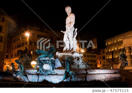 Fountain of Neptune in Florence, Italy at night Fountain of Neptune in Florence, Italy at night 47375115