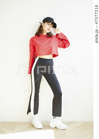 女性 ストリートファッション 女性 ストリートファッション 47377216