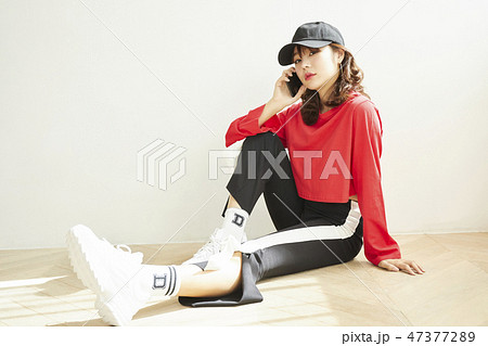 女性　ストリートファッション 47377289
