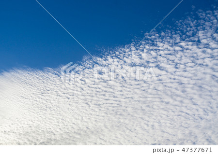 青空　空　雲　背景　背景素材 47377671