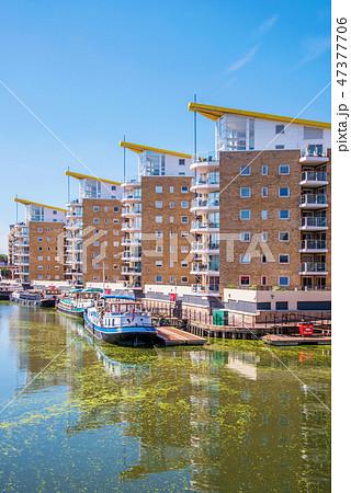 View of apartment buildings in Limehouse Basin 47377706