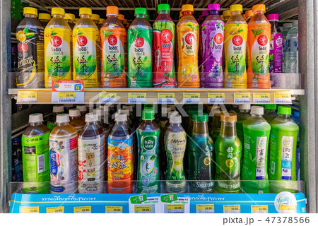 Drinks in a 7-Eleven Convenience store 47378566