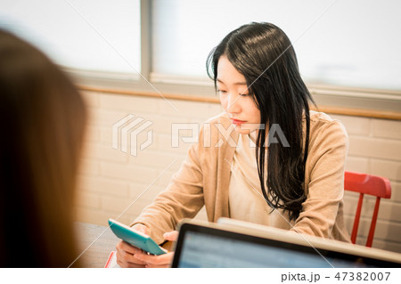 会社員 アジア人 20代 47382007