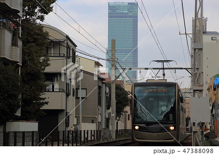 阪堺電車 阪堺電気軌道 【大阪府 大阪市~堺市】 後方に「あべのハルカス」 阪堺電車 阪堺電気軌道 【大阪府 大阪市~堺市】 後方に「あべのハルカス」 47388098