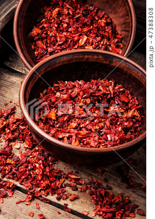 Dried red chilli flakes 47388308