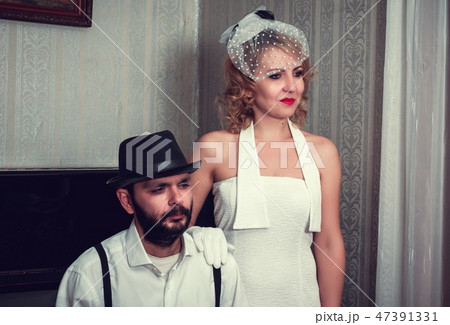 Man and the woman retro portrait Man and the woman retro portrait 47391331