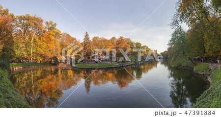 Autumn in Sofiyivka Park in Uman, Ukraine 47391884