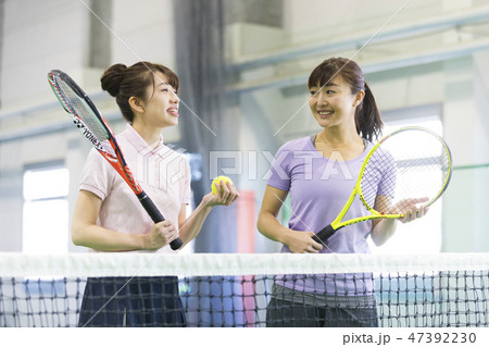 テニス、女性、テニスコート、ラケット、スクール 47392230