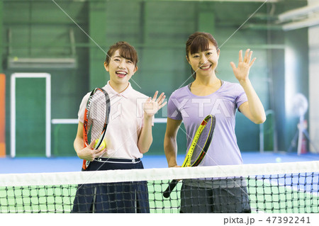 テニス、女性、テニスコート、ラケット、スクール 47392241