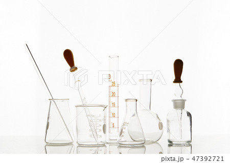 ビーカー フラスコ 実験器具の写真素材