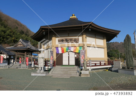 【四国三十六不動霊場】第五番 密厳寺の八角不動本堂と青空 徳島県三好市 【四国三十六不動霊場】第五番 密厳寺の八角不動本堂と青空 徳島県三好市 47393892
