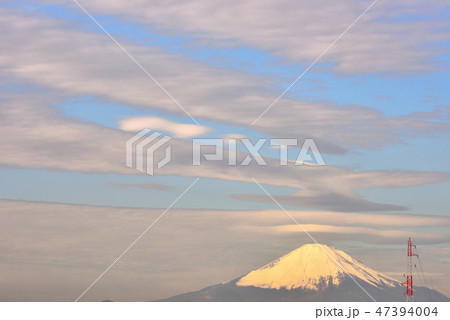 富士山と空を覆う雲 富士山と空を覆う雲 47394004
