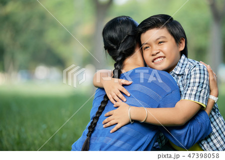 Boy embracing his mother 47398058