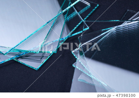 Sheets of Factory manufacturing tempered clear float glass panels cut to size Sheets of Factory manufacturing tempered clear float glass panels cut to size 47398100