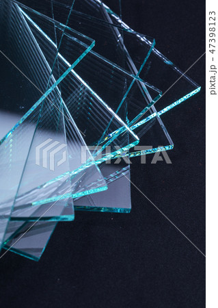 Sheets of Factory manufacturing tempered clear float glass panels cut to size Sheets of Factory manufacturing tempered clear float glass panels cut to size 47398123
