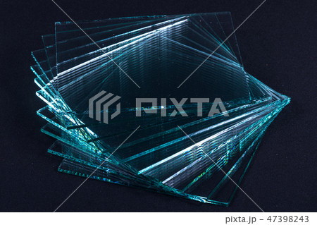 Sheets of Factory manufacturing tempered clear float glass panels cut to size Sheets of Factory manufacturing tempered clear float glass panels cut to size 47398243
